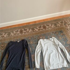 Banana Republic Black and Gray Knit Top Medium. 2 bundle